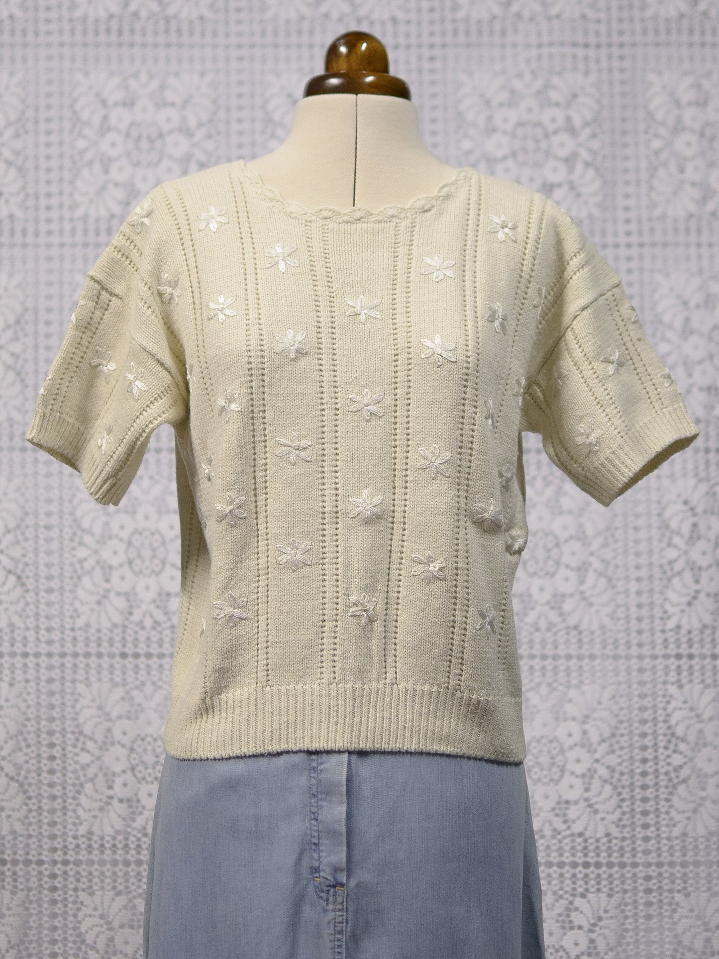 1990s cream Classics floral daisy embroidered short sleeve jumper