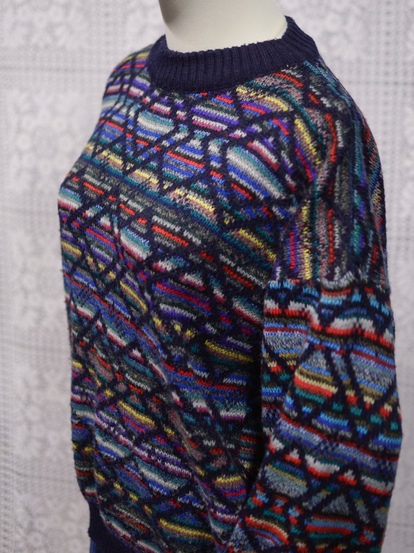 1990s Italian navy blue rainbow geometric pattern jumper