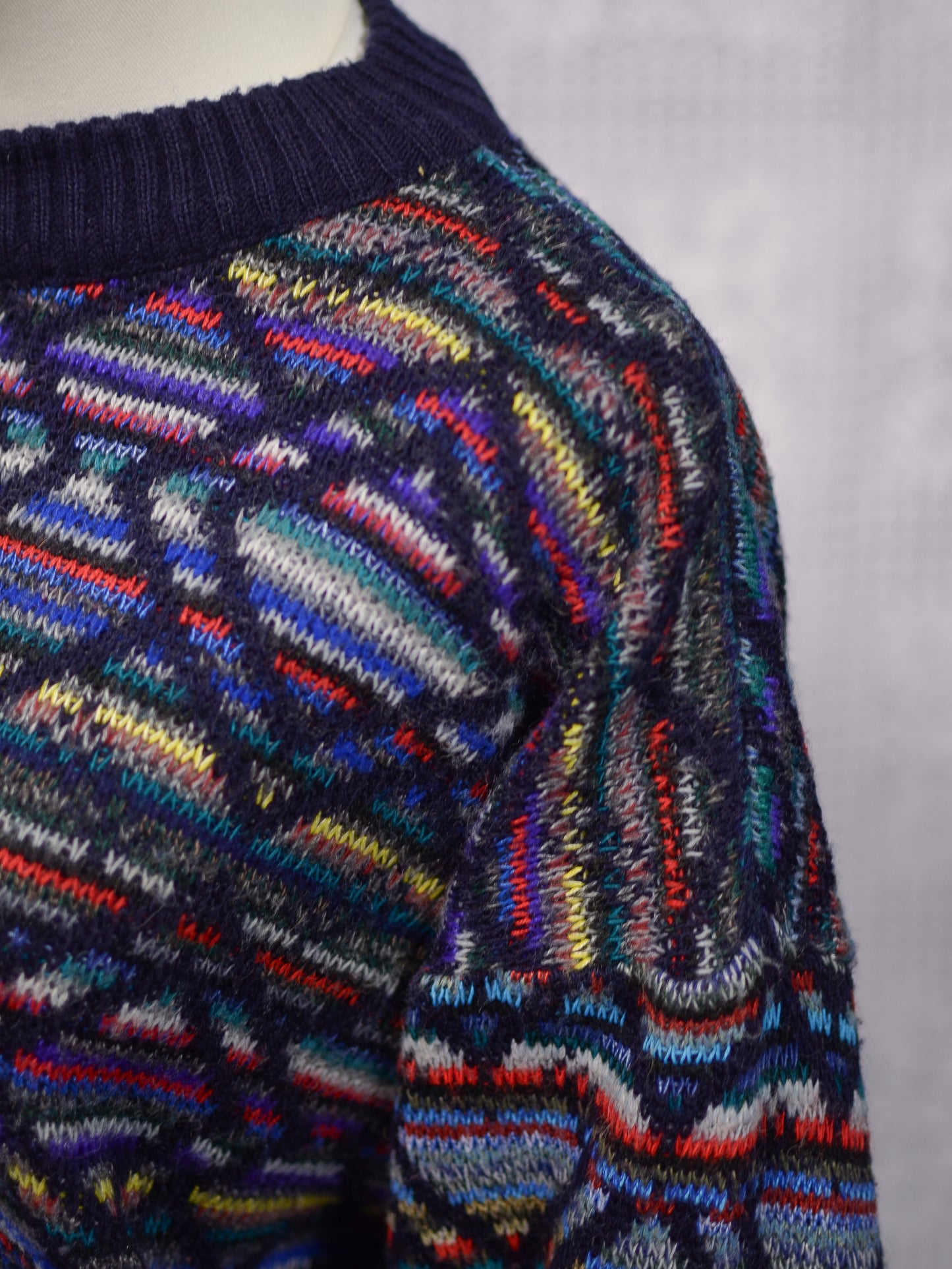 1990s Italian navy blue rainbow geometric pattern jumper