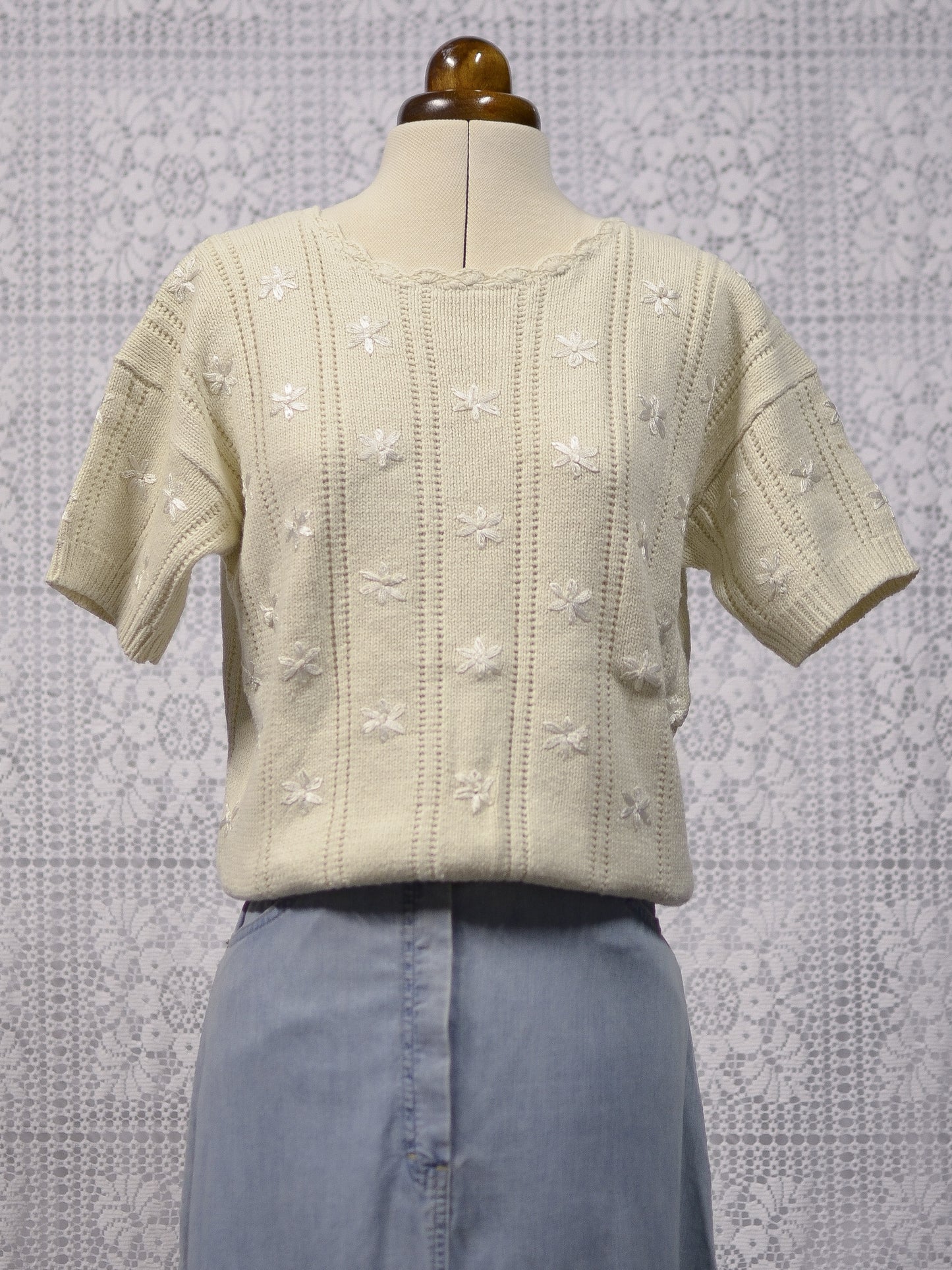 1990s cream Classics floral daisy embroidered short sleeve jumper