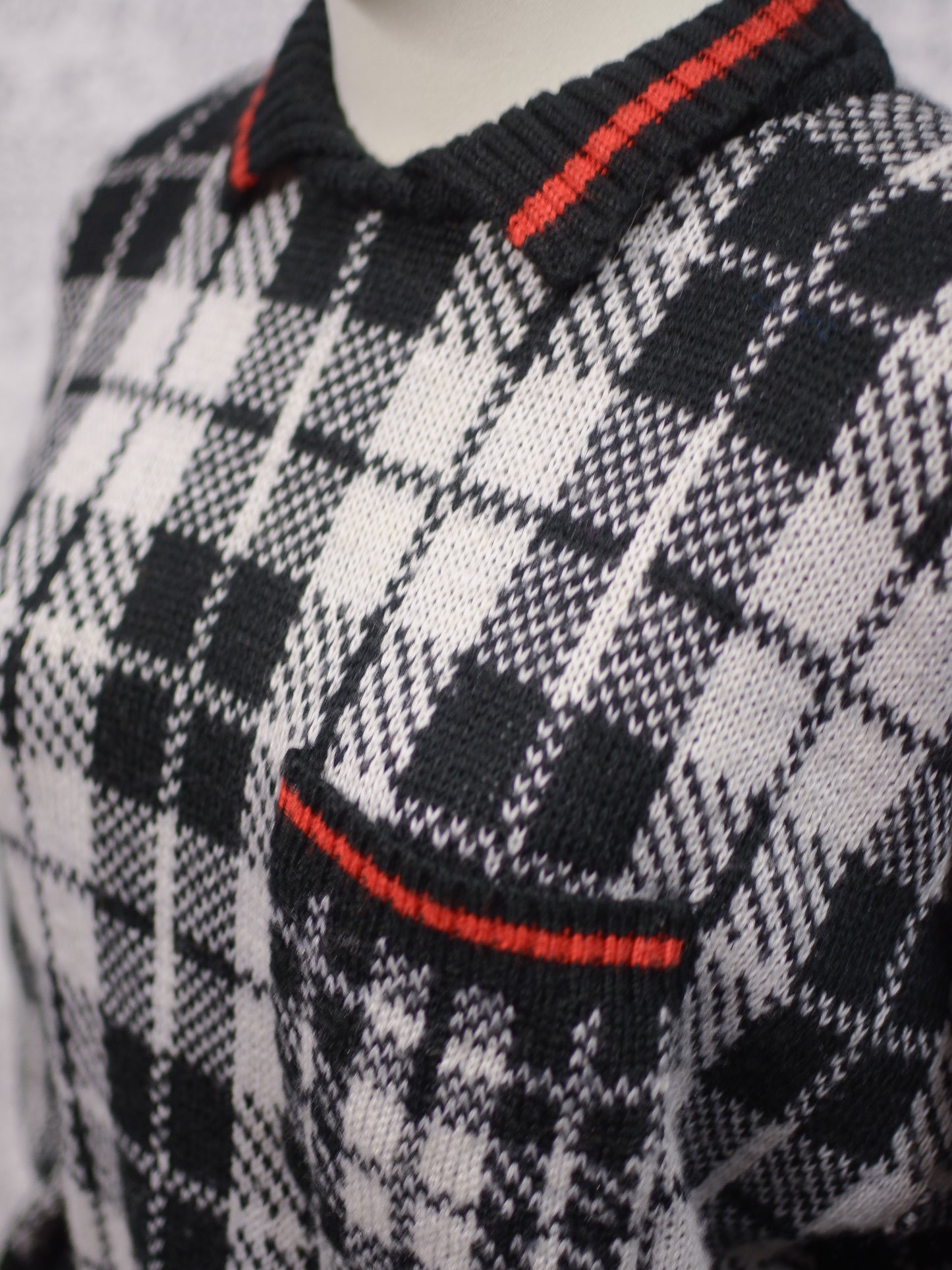 Y2K Liz Claiborne black, white and red tartan cropped collared jumper