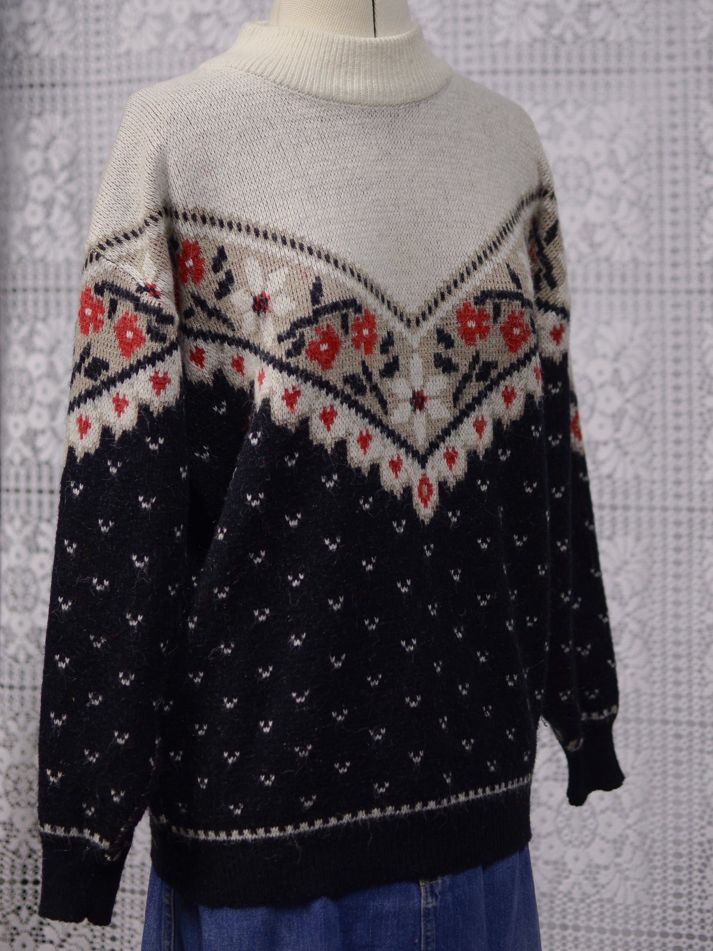 1980s white, black and red floral and heart v-shape pattern jumper