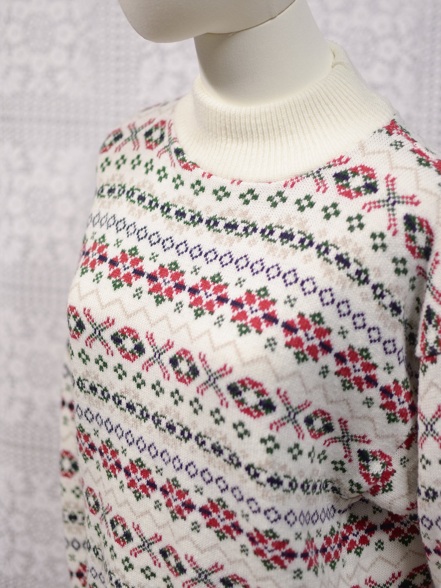 1990s C&A cream, red and green nordic pattern festive jumper