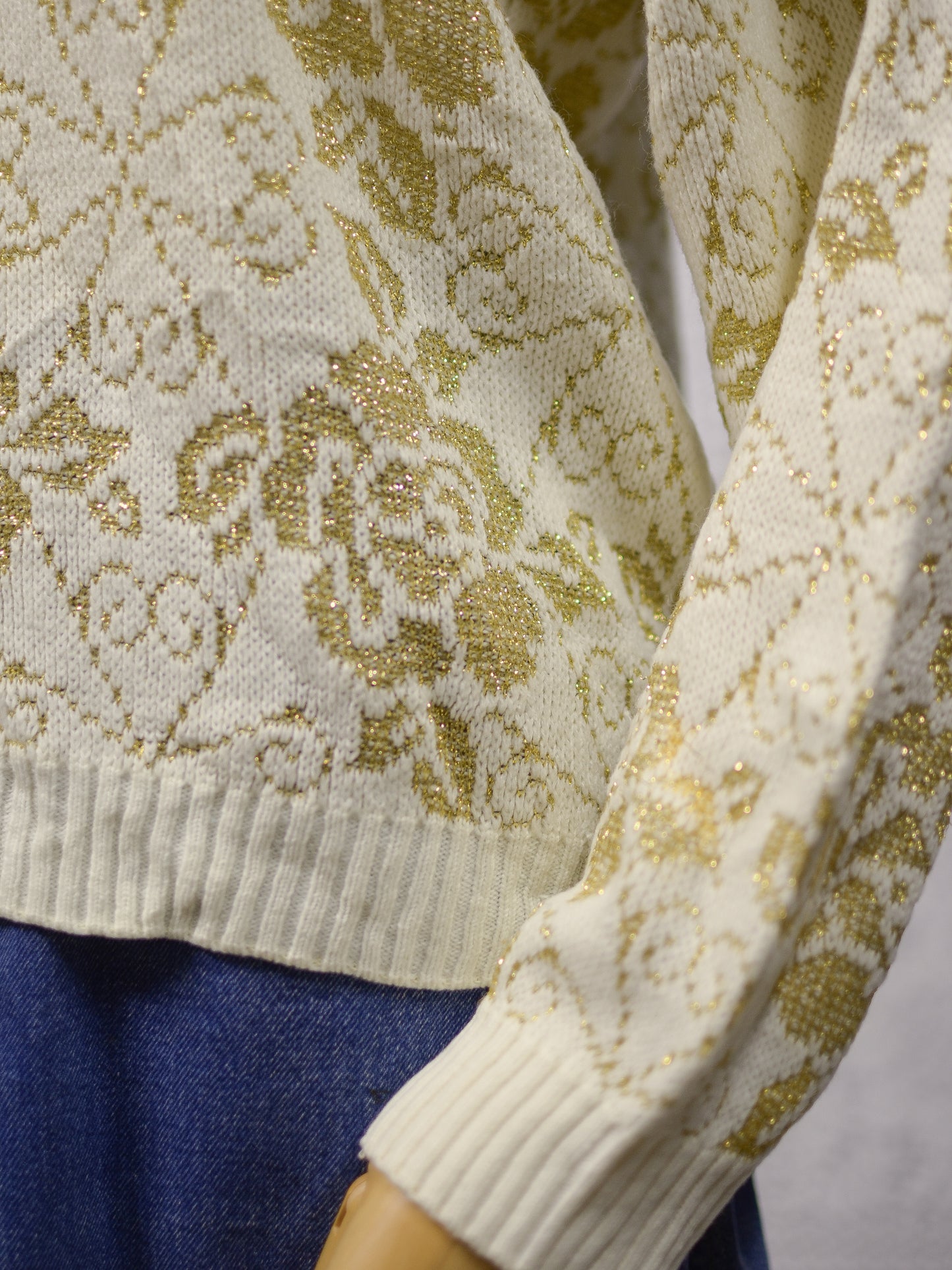 1980s cream and gold floral pattern lightweight jumper