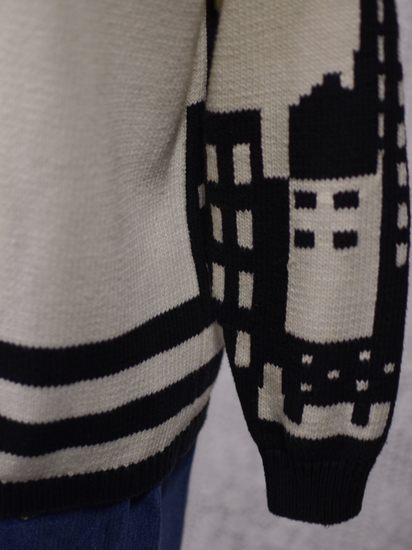 1980s Liz Claiborne black and white skyscraper pattern colour block cotton jumper