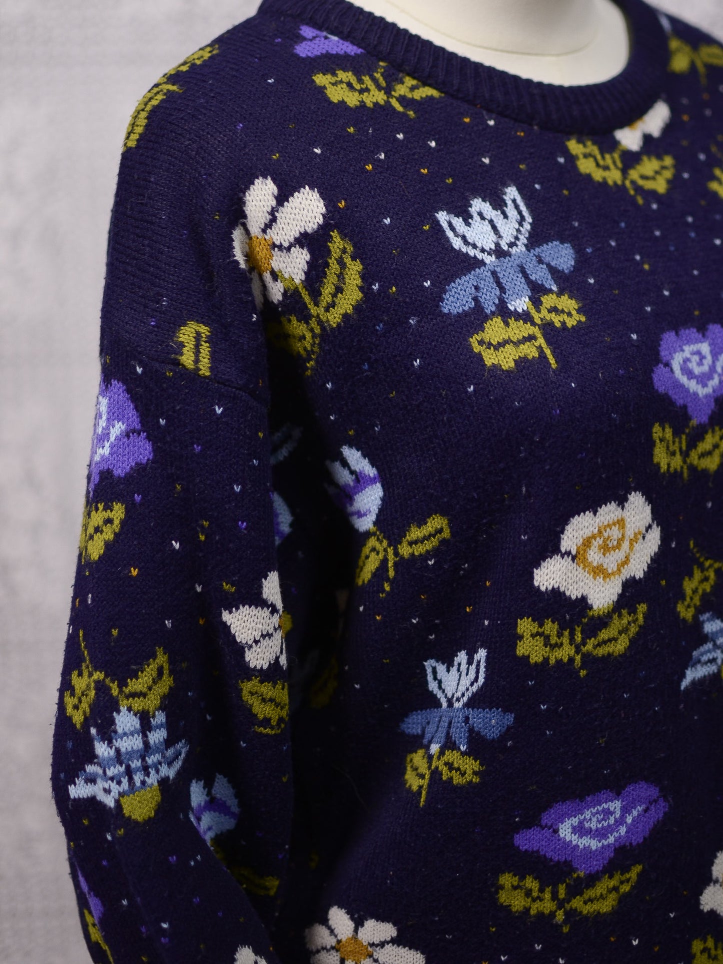 1980s navy blue, purple and white floral pattern jumper