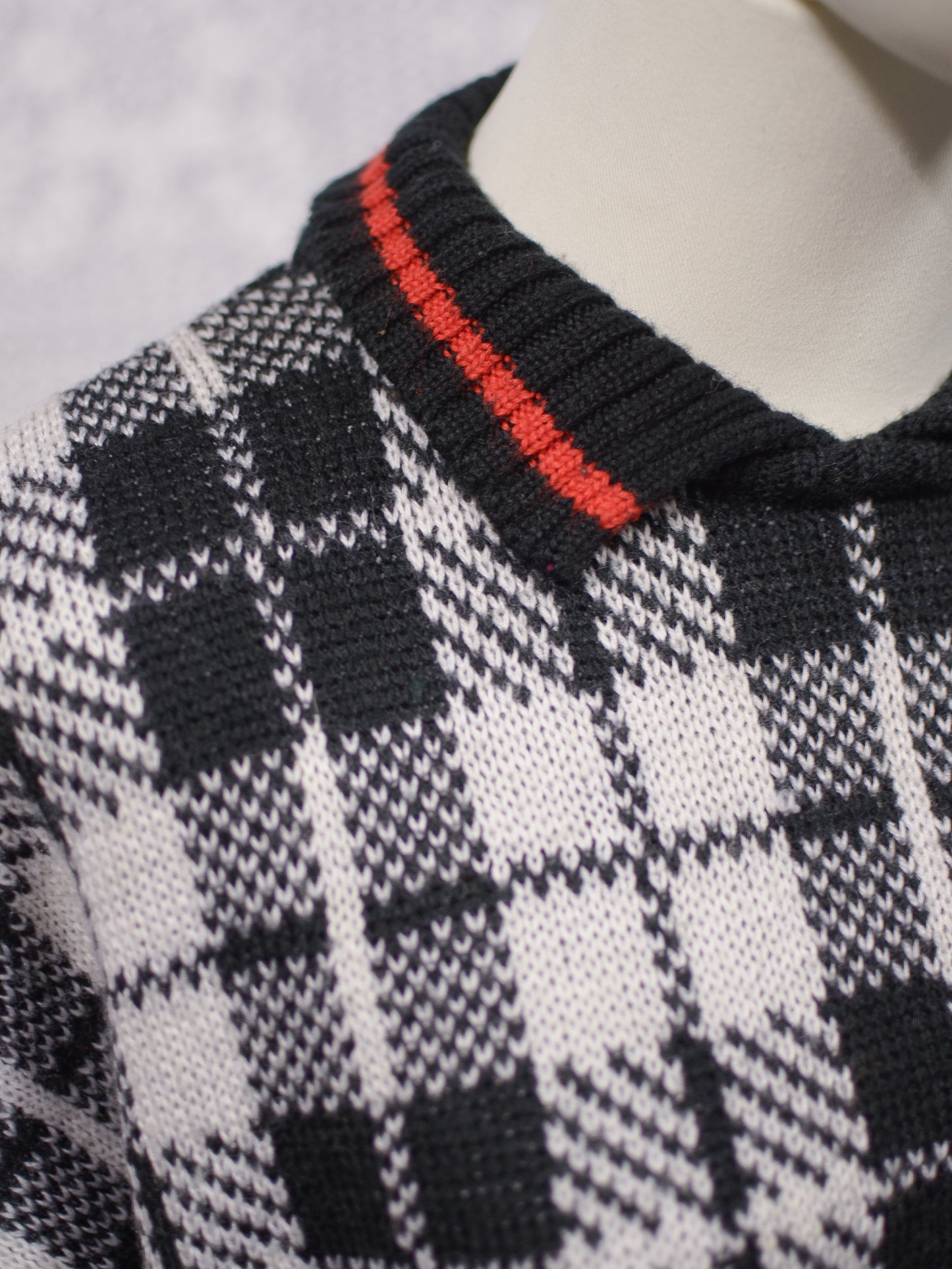 Y2K Liz Claiborne black, white and red tartan cropped collared jumper