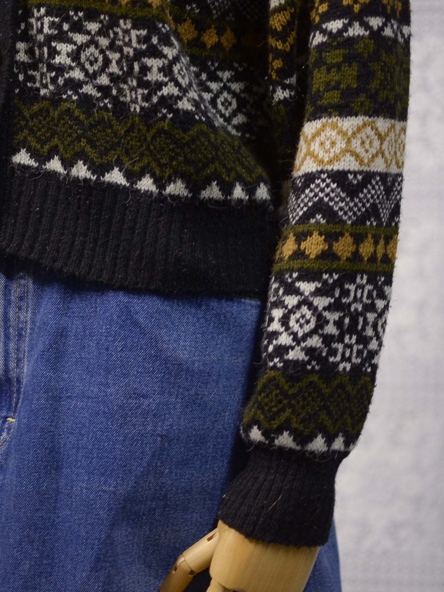 1980s C&A Yessica black, green and brown patterned stripe collared cardigan with gold buttons