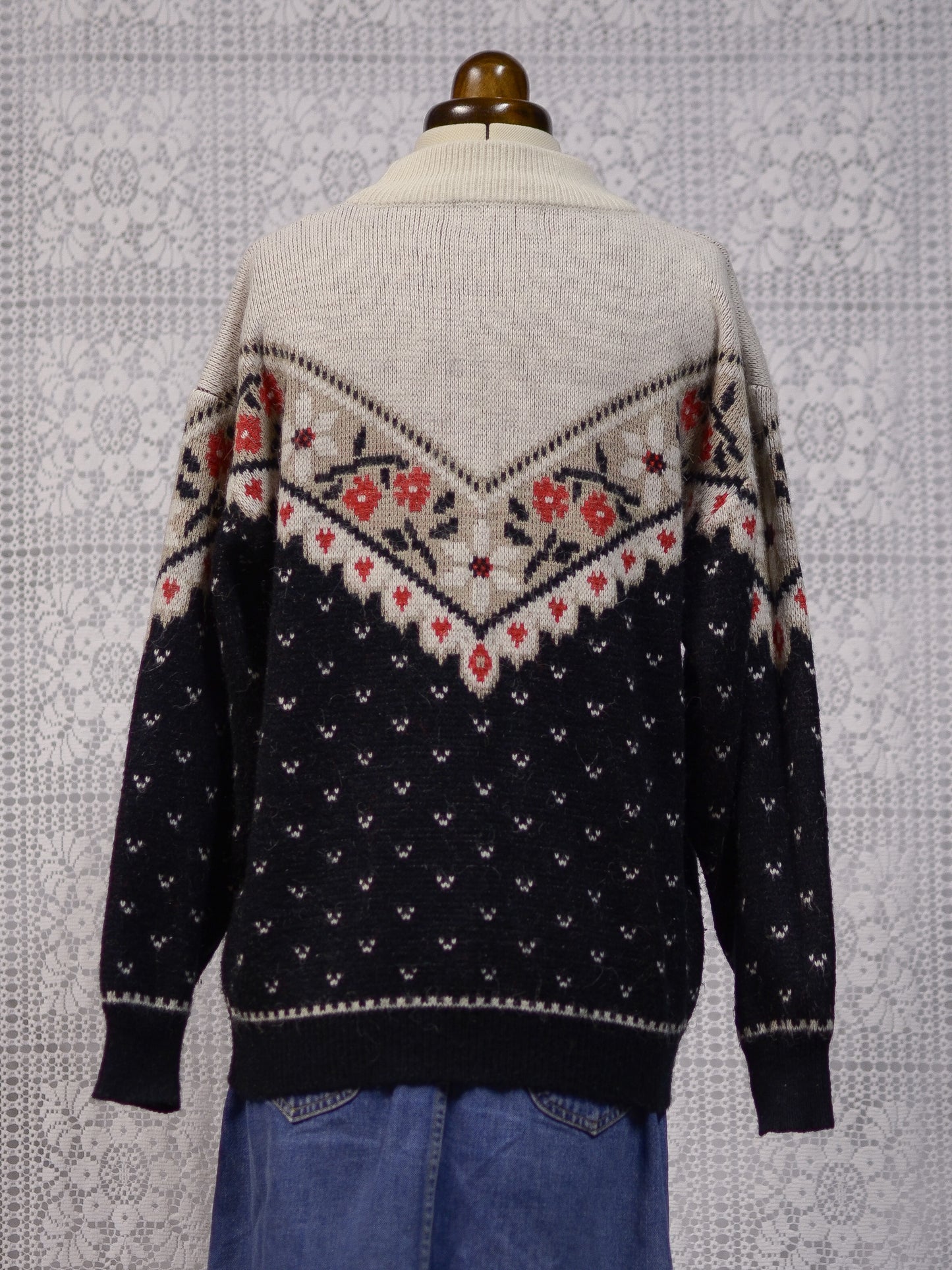 1980s white, black and red floral and heart v-shape pattern jumper