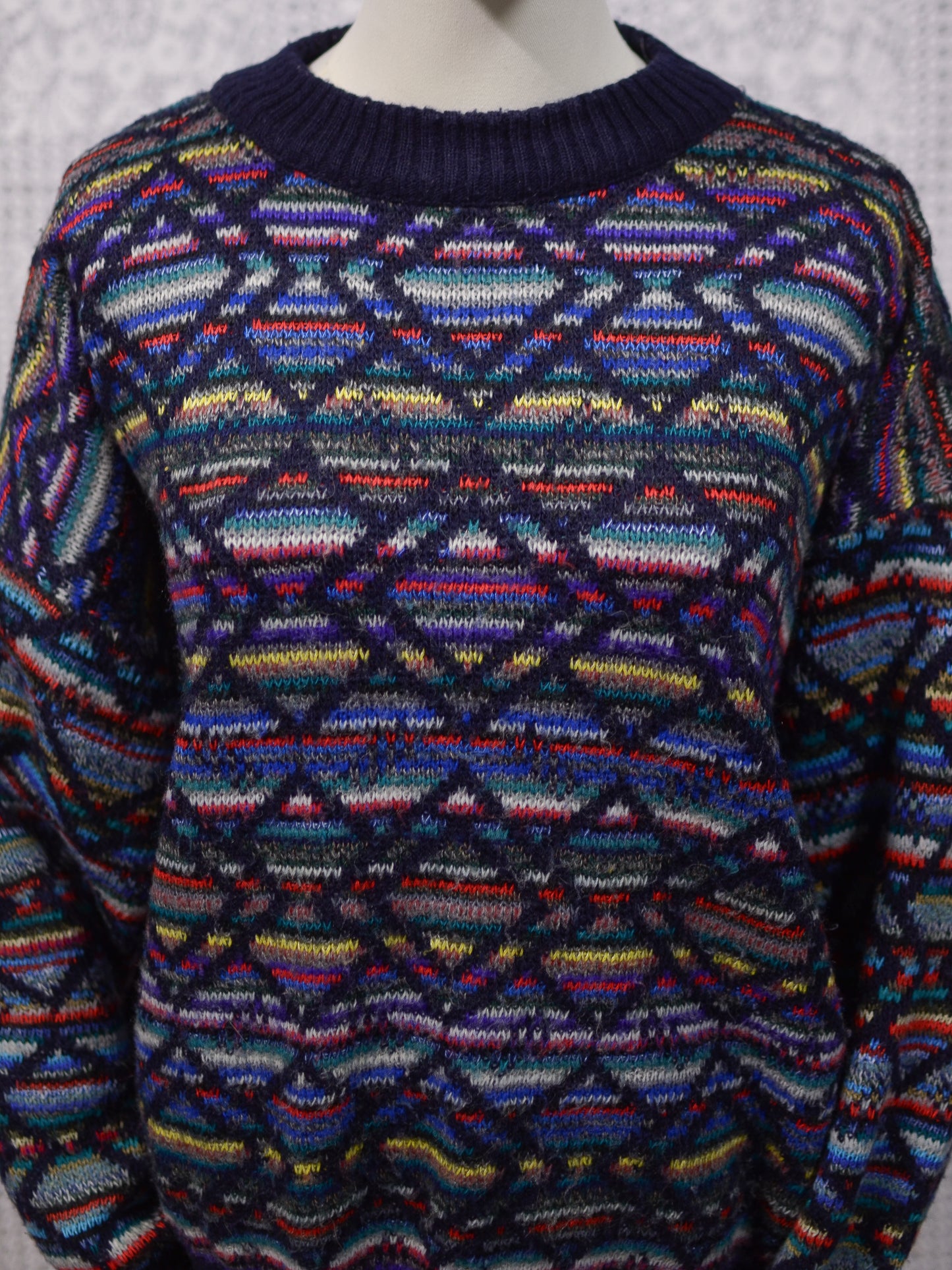 1990s Italian navy blue rainbow geometric pattern jumper