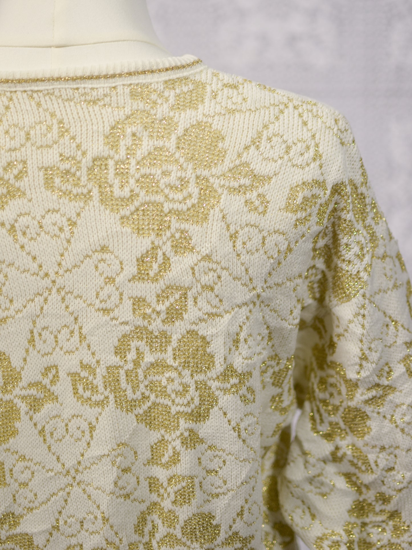 1980s cream and gold floral pattern lightweight jumper