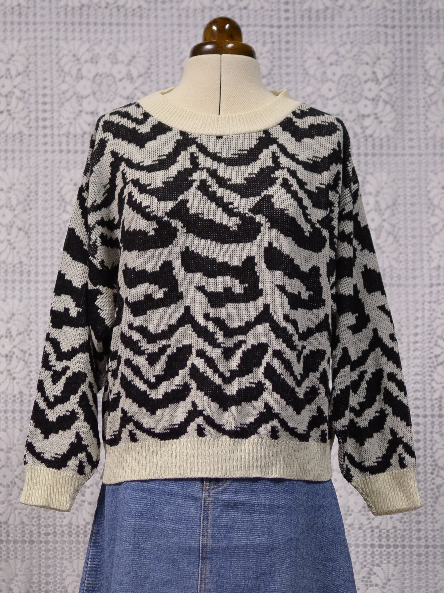 1980s cream and black animal zebra print jumper