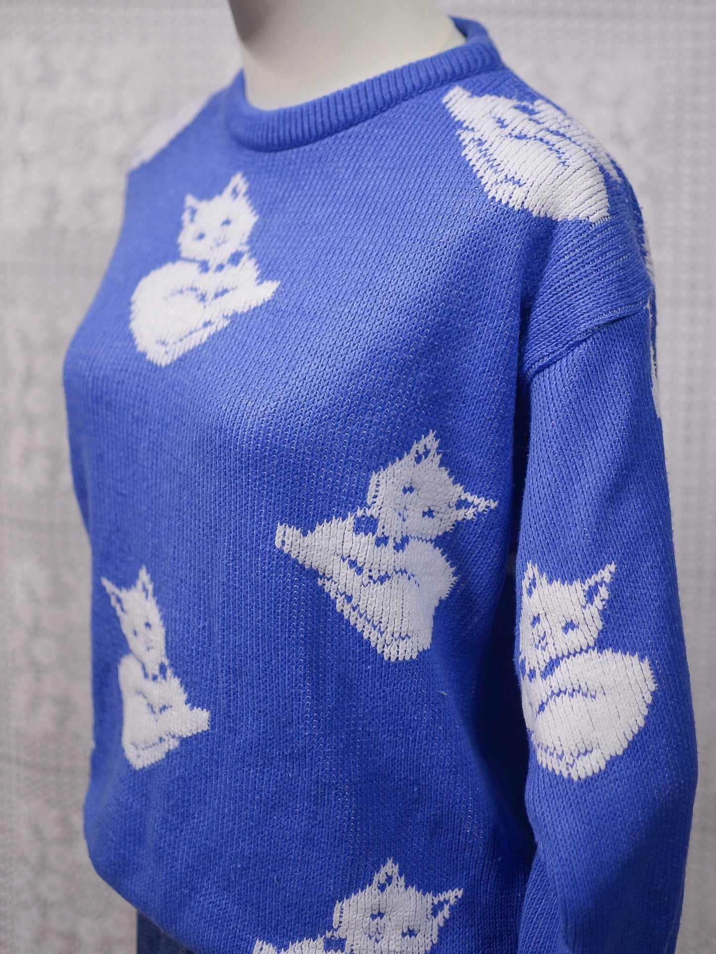 1980s blue and white cat jumper
