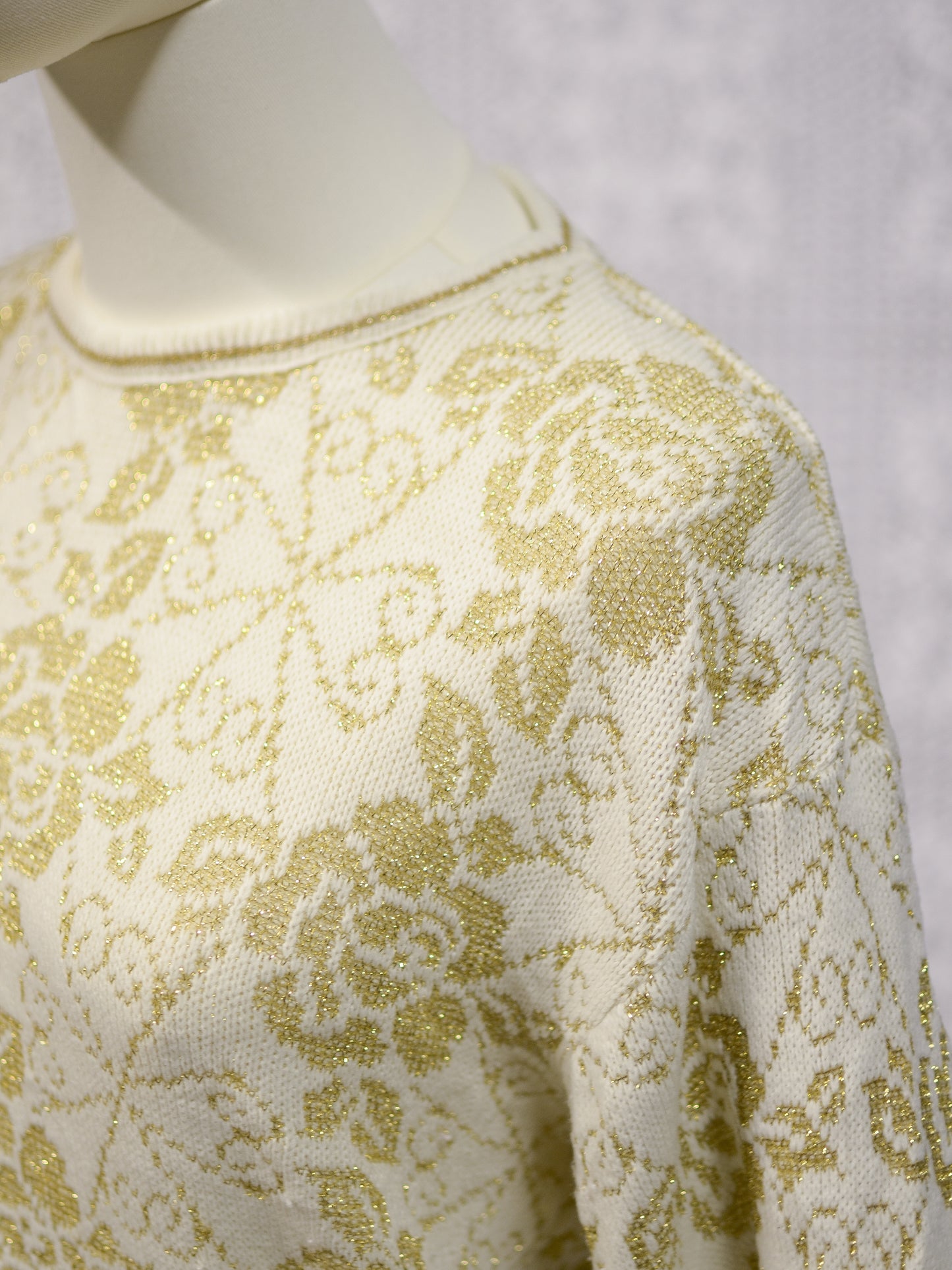 1980s cream and gold floral pattern lightweight jumper