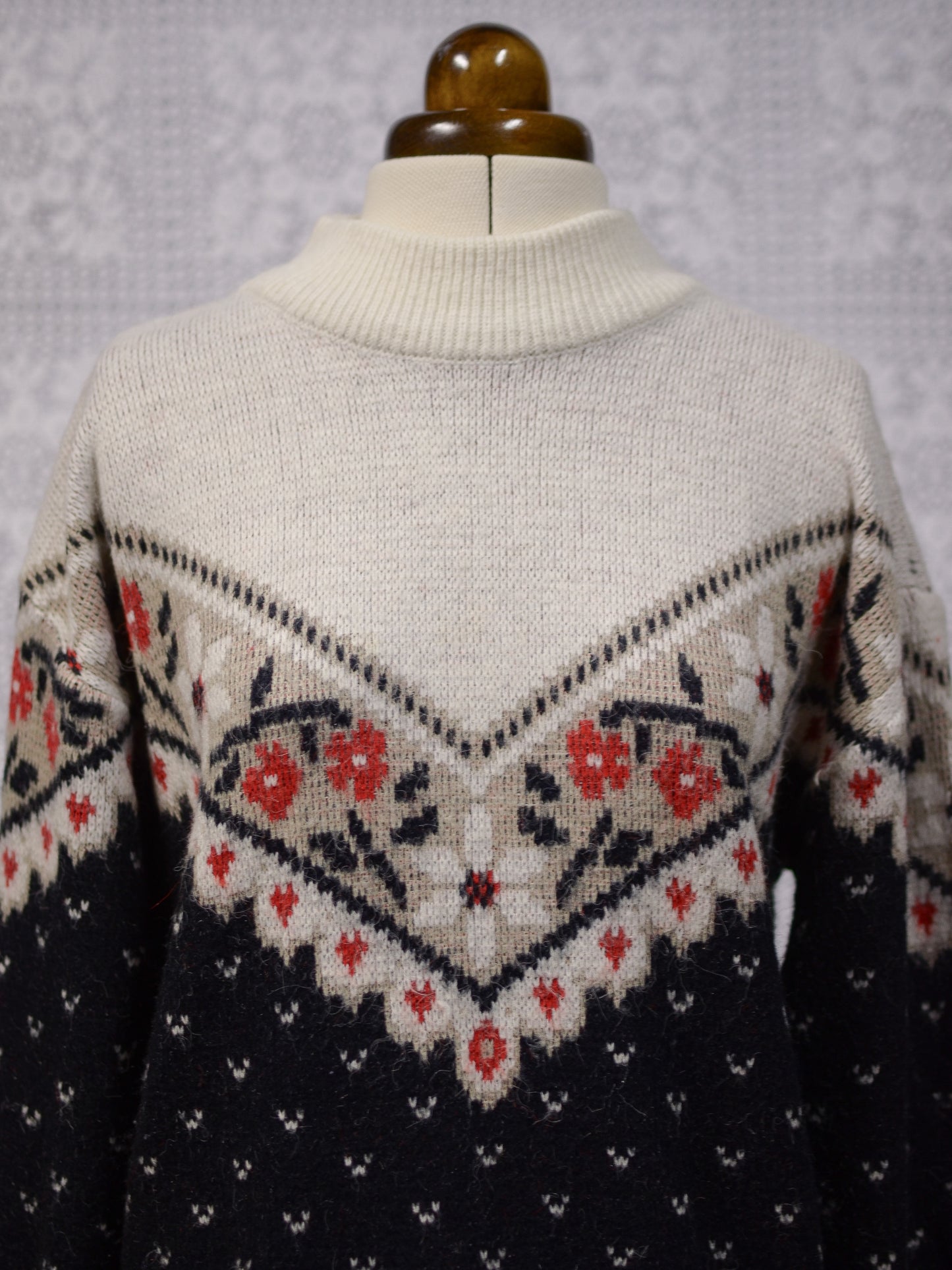 1980s white, black and red floral and heart v-shape pattern jumper