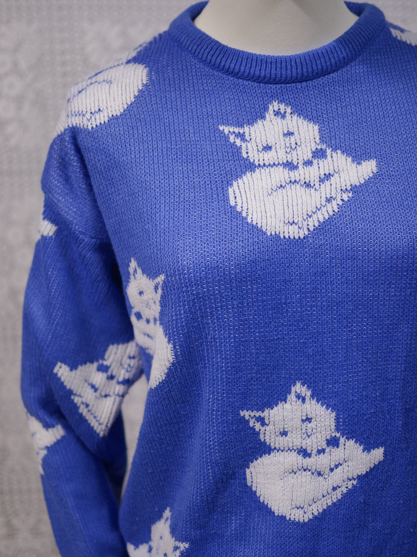 1980s blue and white cat jumper