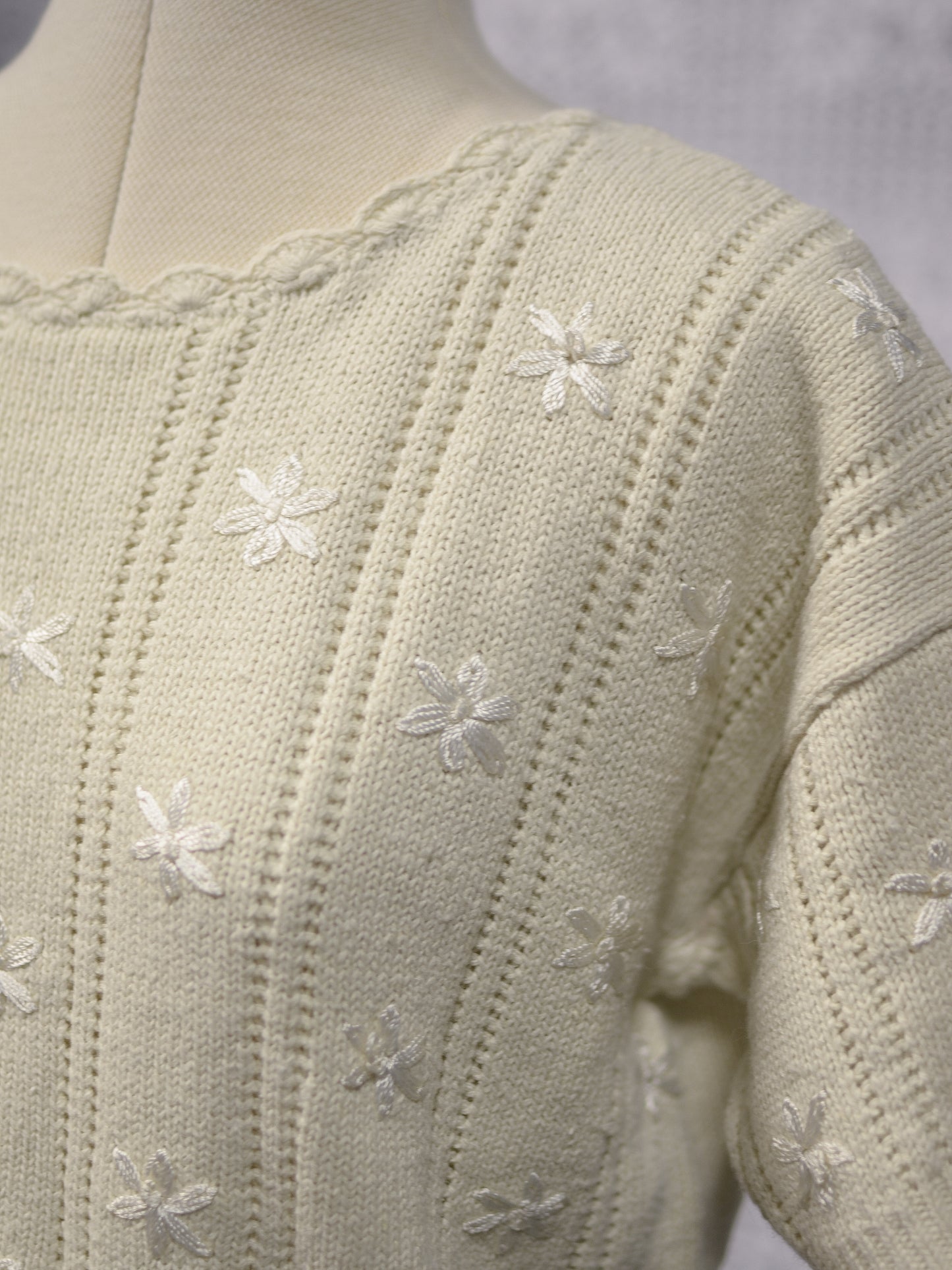 1990s cream Classics floral daisy embroidered short sleeve jumper