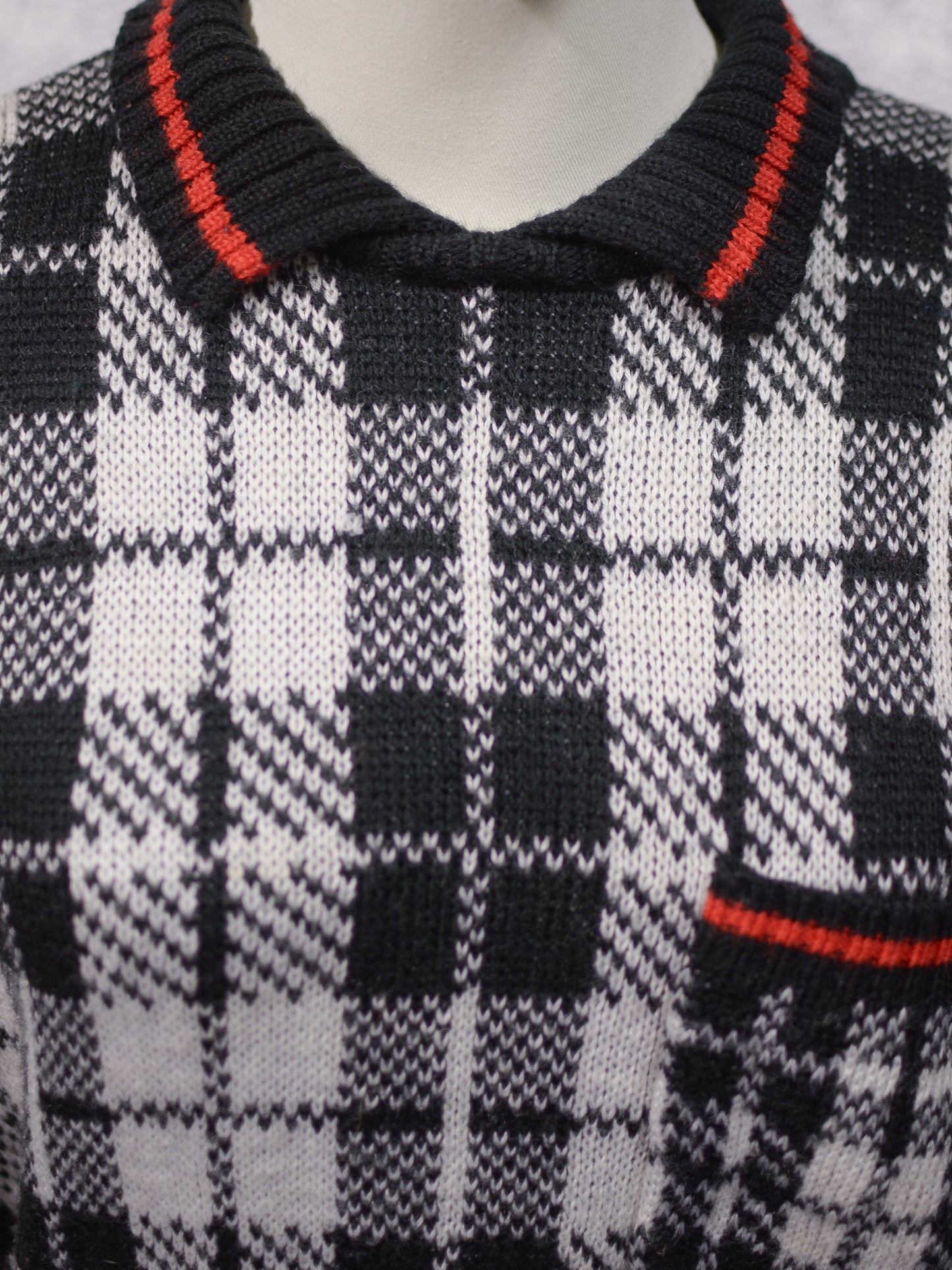 Y2K Liz Claiborne black, white and red tartan cropped collared jumper