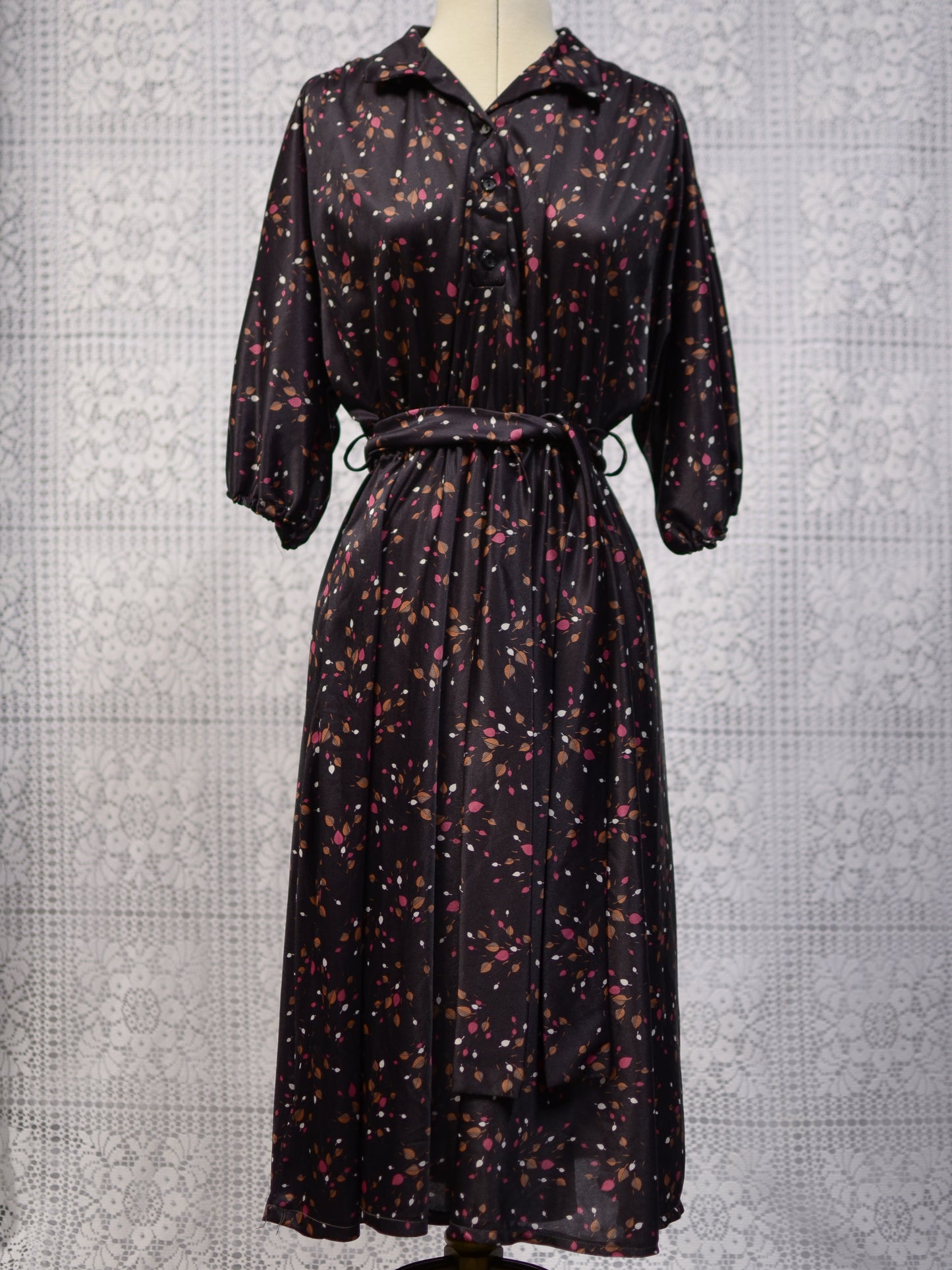 1970s black, brown and pink leaf print batwing sleeve midi dress