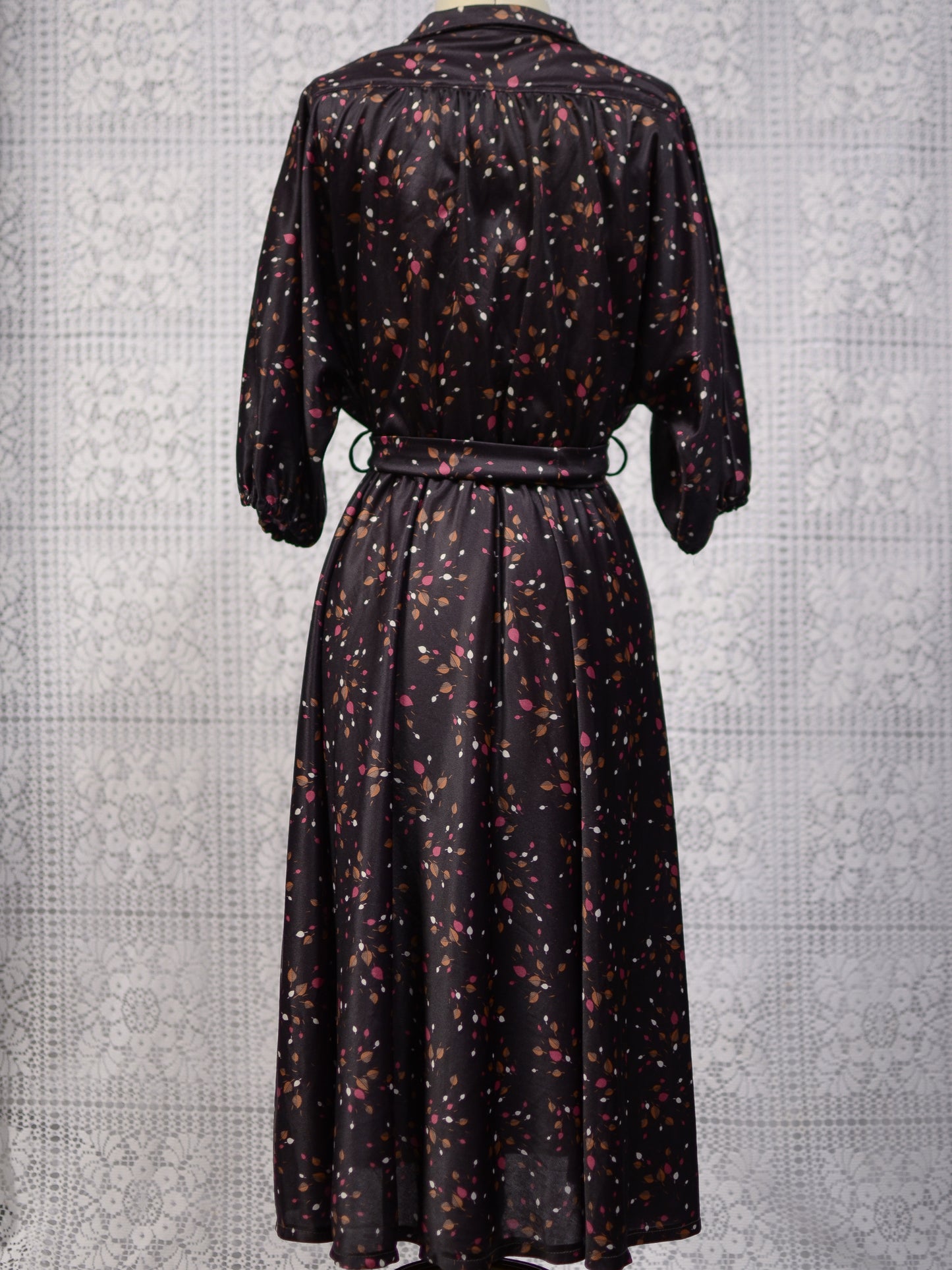 1970s black, brown and pink leaf print batwing sleeve midi dress