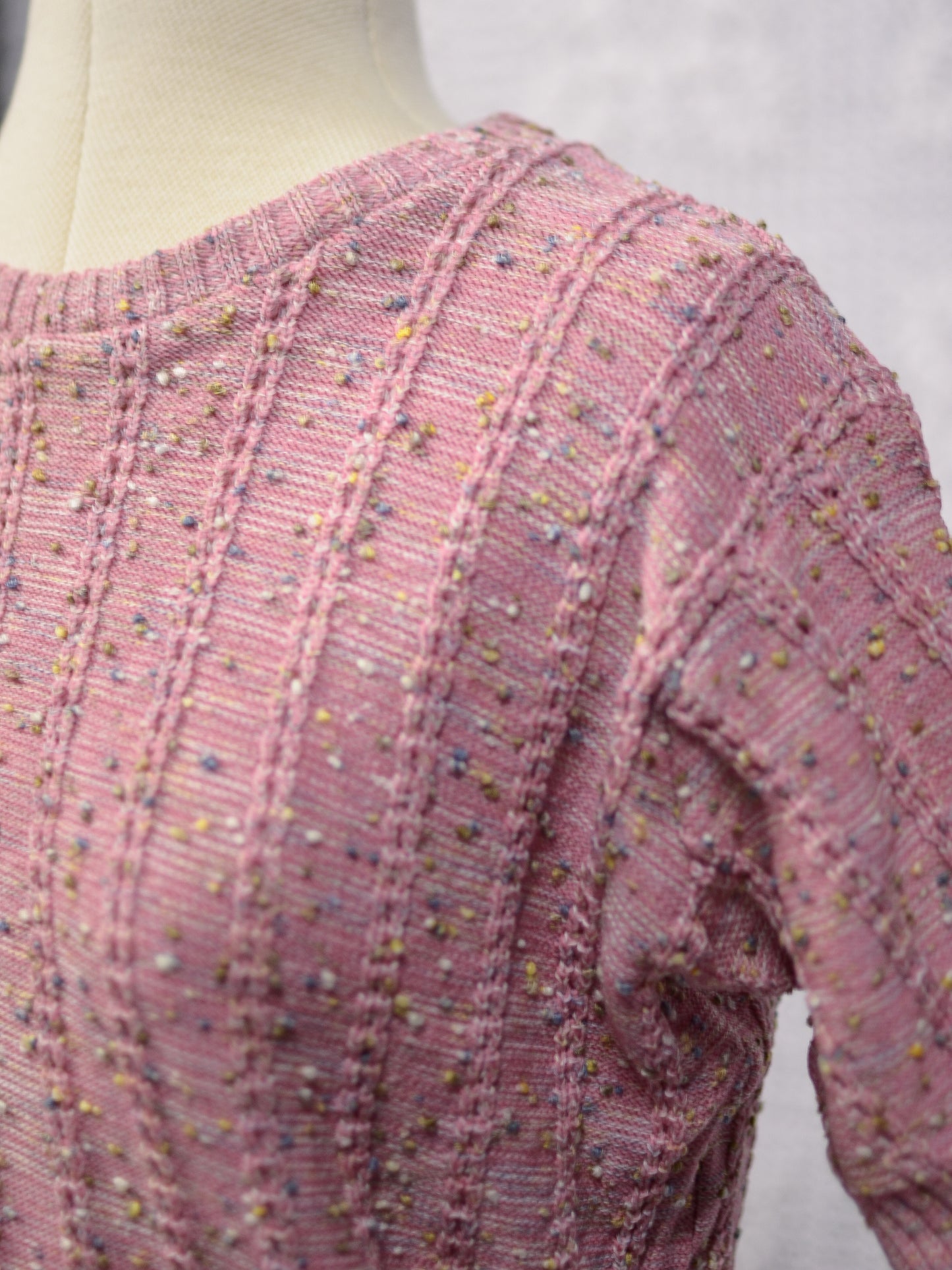 1970s dusky pink speckled textured knit short sleeve jumper