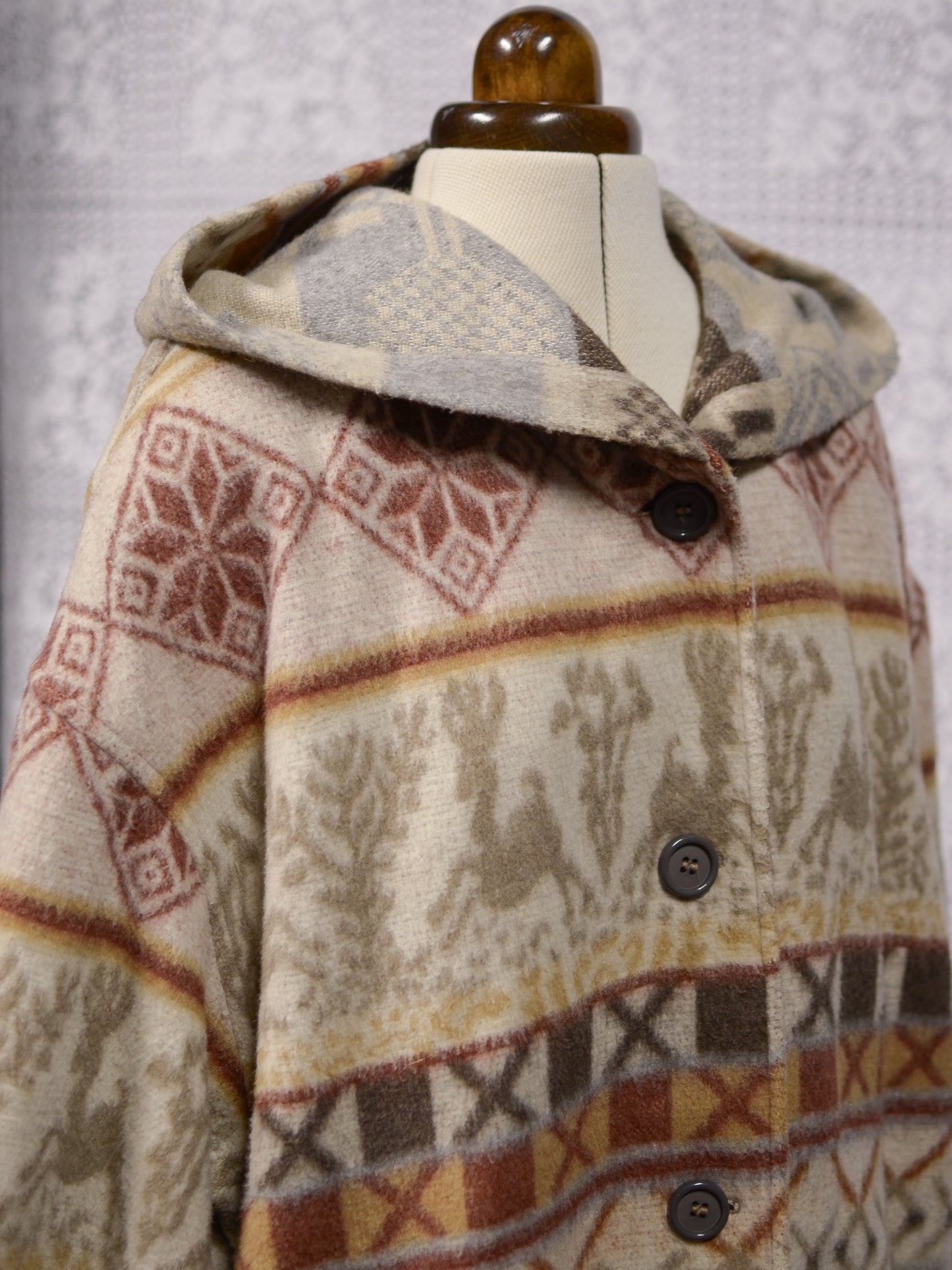 Y2K C&A retro style cream and brown festive reindeer snowflake pattern hooded coat