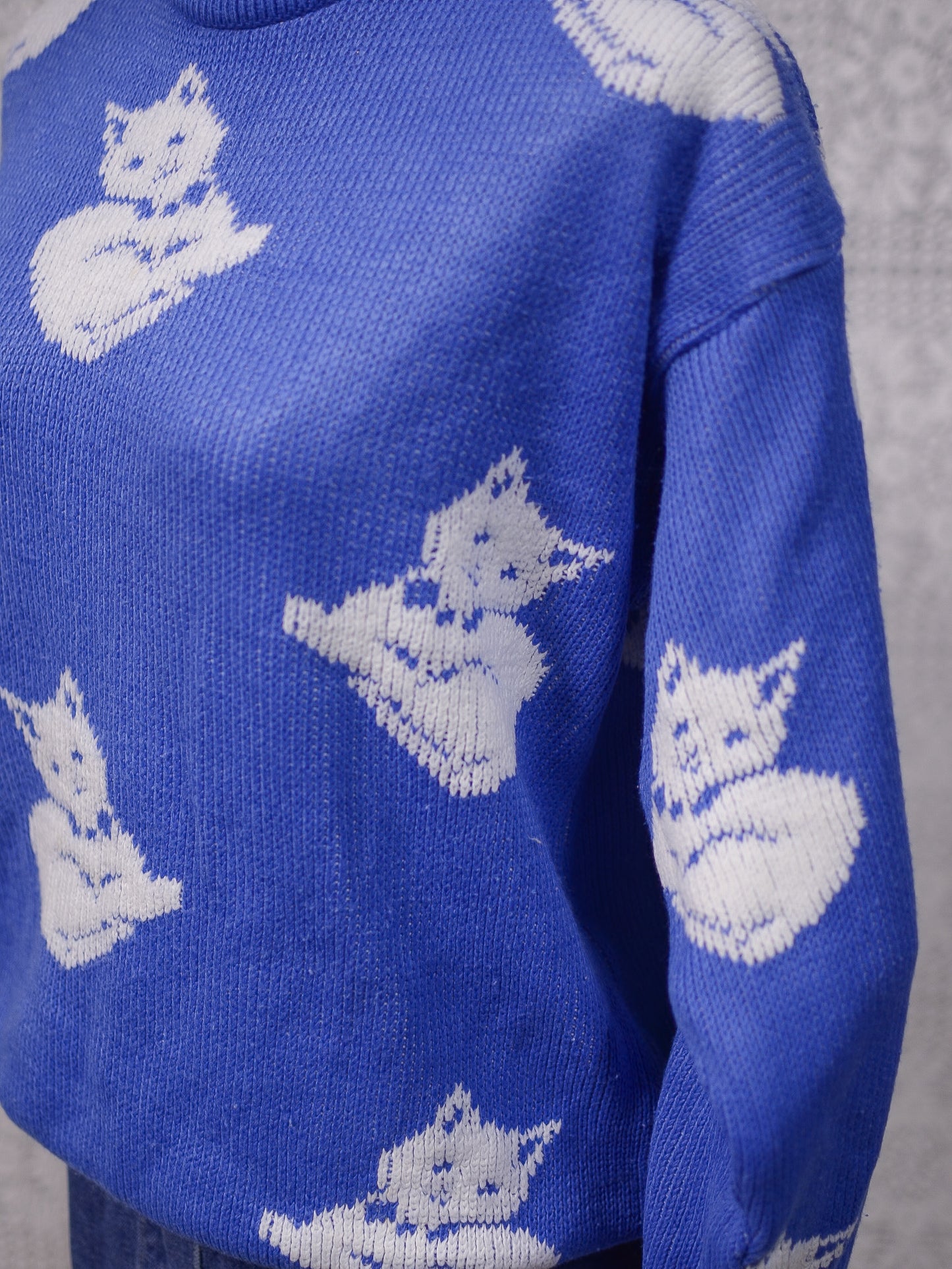 1980s blue and white cat jumper
