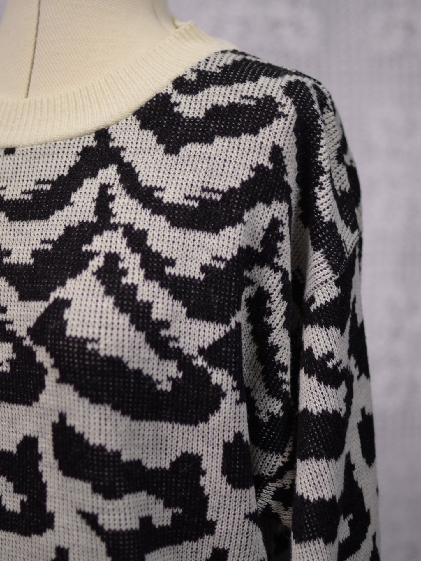 1980s cream and black animal zebra print jumper