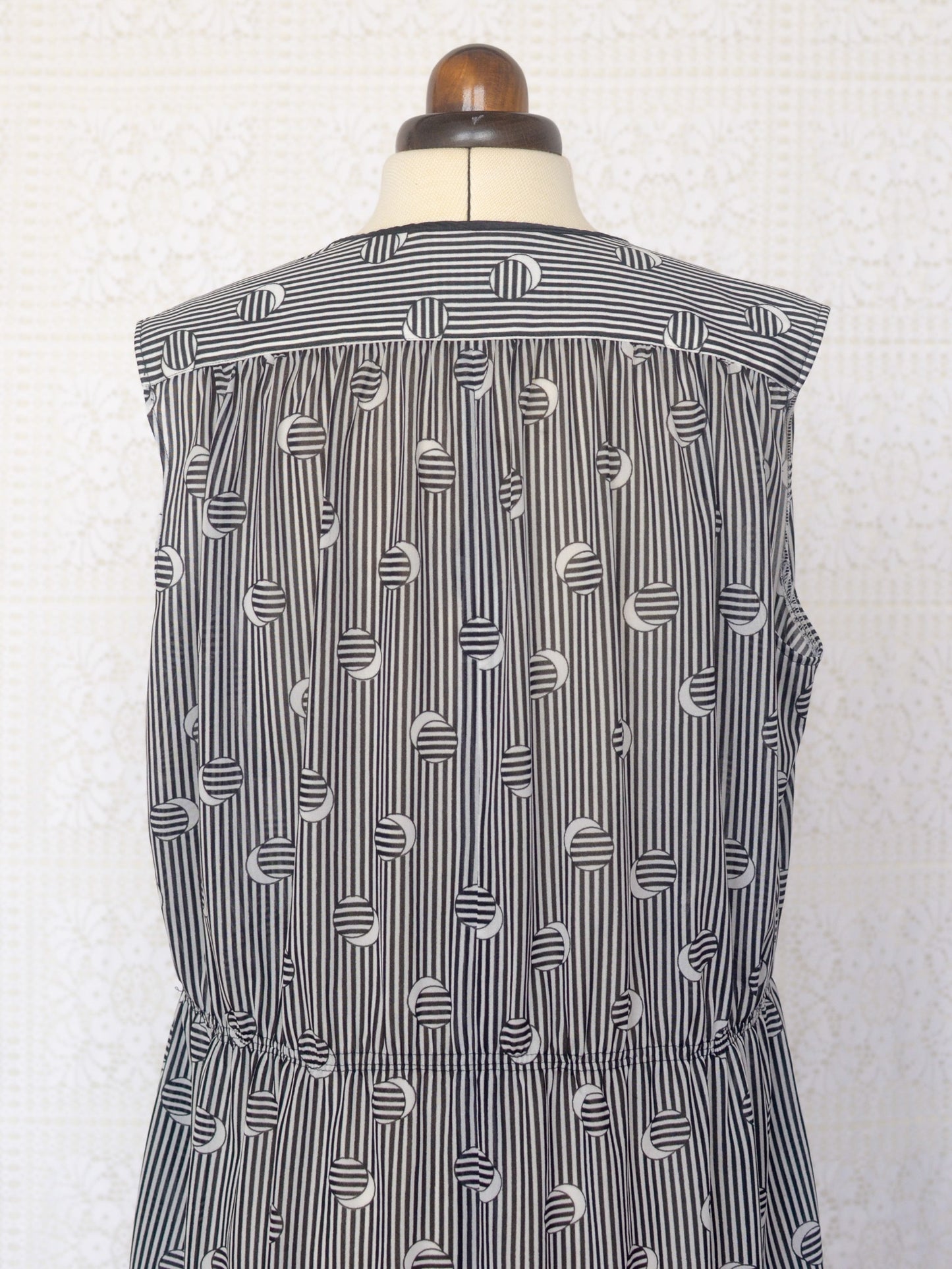 1980s Italian black and white stripe geometric pattern sleeveless dress
