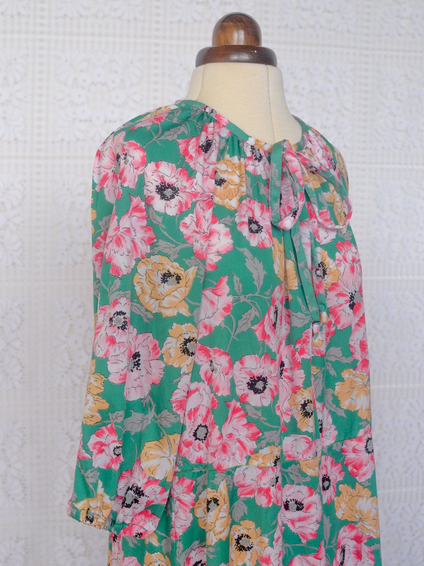1970s pink and green floral poppy print kaftan smock midi dress